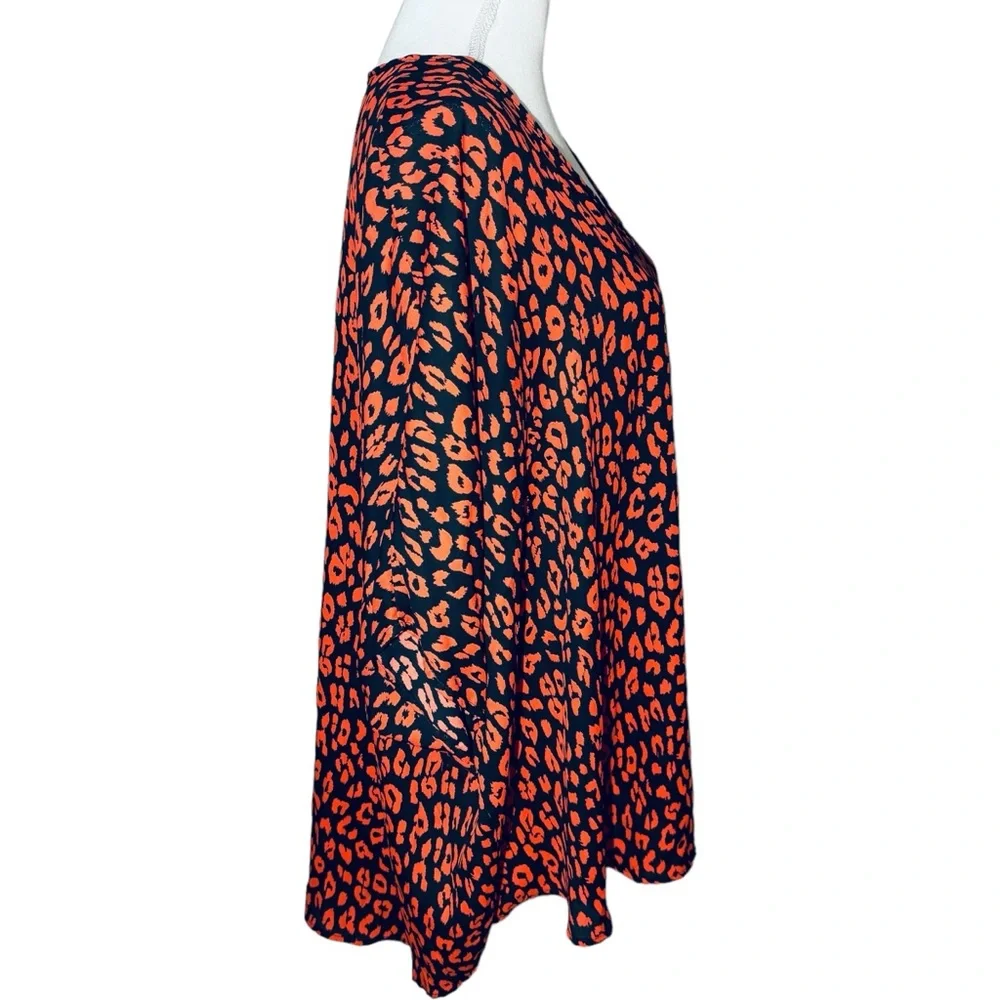 Adrienne Women's Medium Oversized Leopard Cheetah V Neck‎ Blouse Tunic UGA Boxy